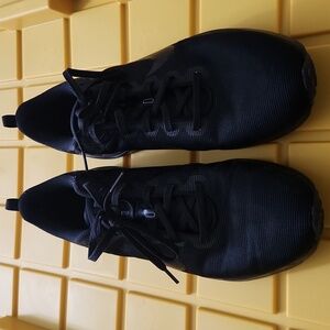 Nike Downshifter 12 men’s all black 10.5 dd9293-002 running shoes